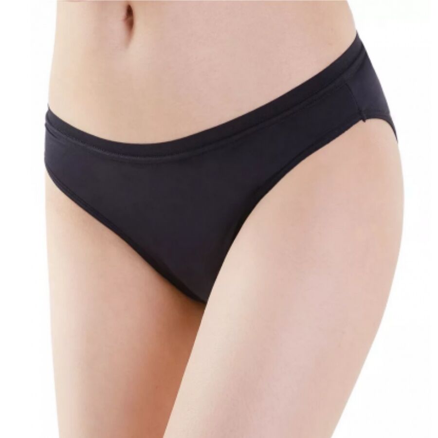 Culotte menstruelle Irisana — noir — vue du modèle